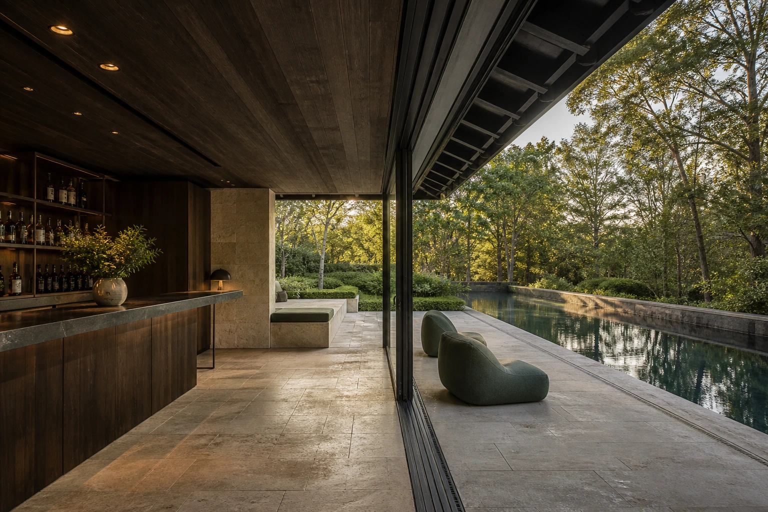 تصميم داخلي معماري يفتح على تراس حمام السباحة من خلال زجاج كامل الارتفاع